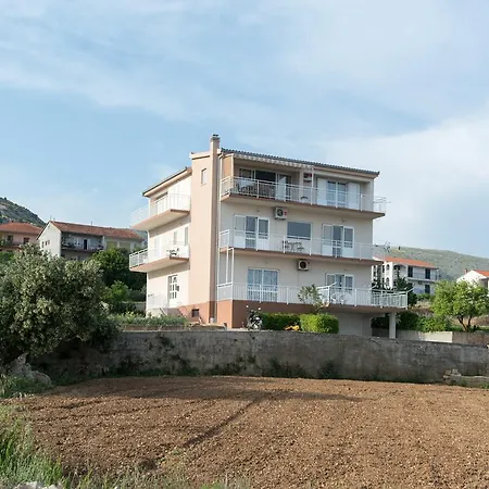 Iva Apartment