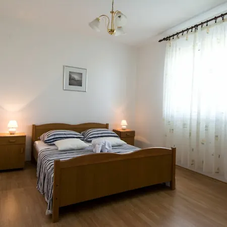 Apartment Iva Donji Seget